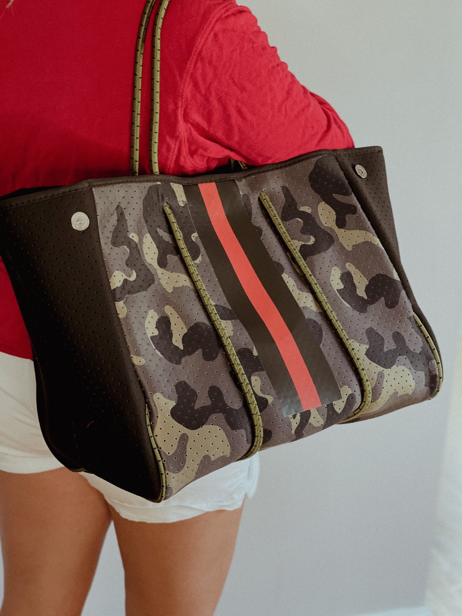 The Aniella Neoprene Tote - Green Camo with Red Racer Stripe – Babs+Birdie