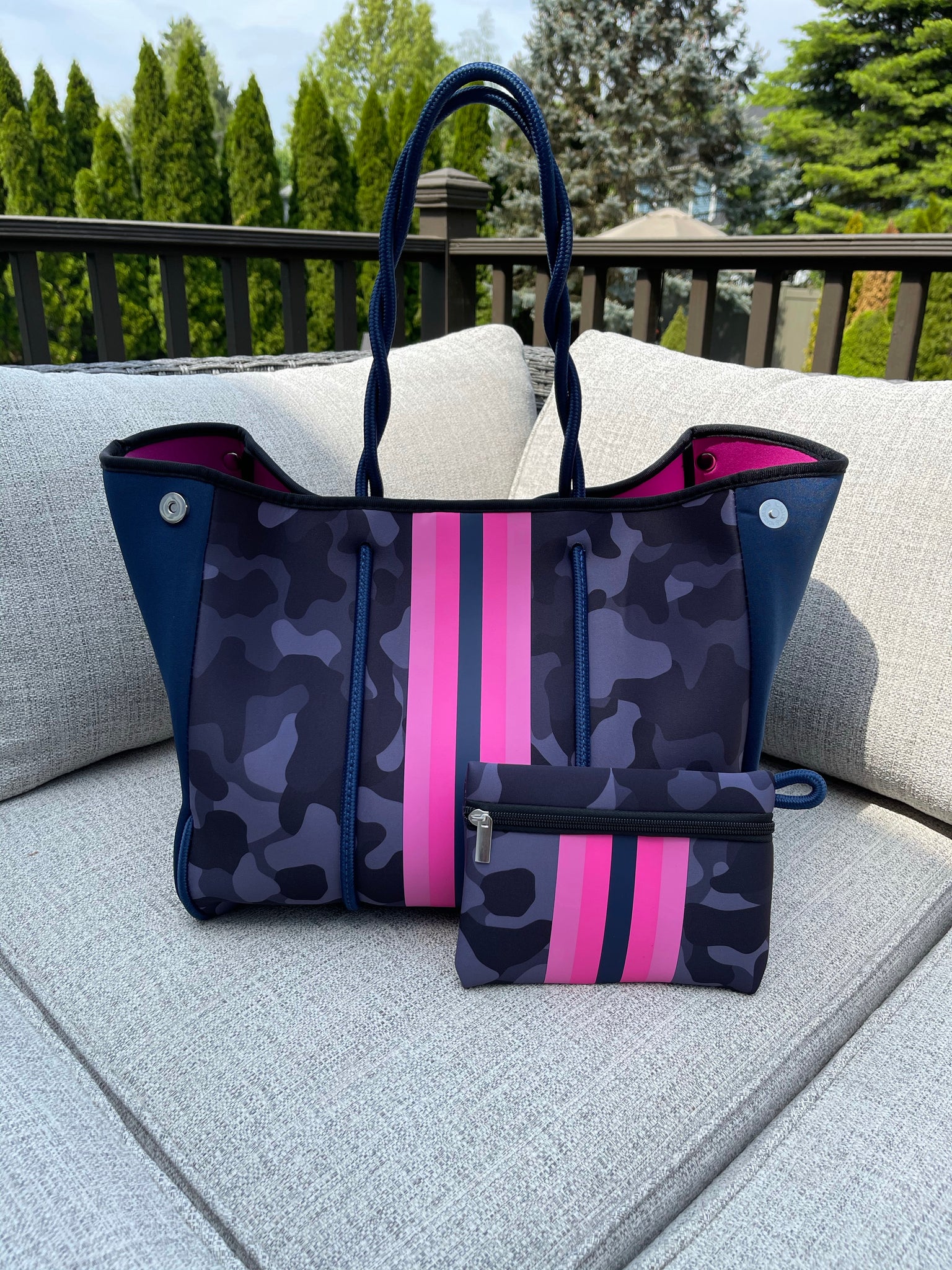 The Aniella Neoprene Tote - Blue Camo with Hot Pink Racer Stripe –  Babs+Birdie